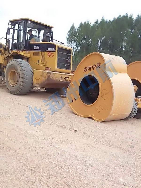 沖擊式壓路機(jī)維護(hù)保養(yǎng)要點(diǎn)
